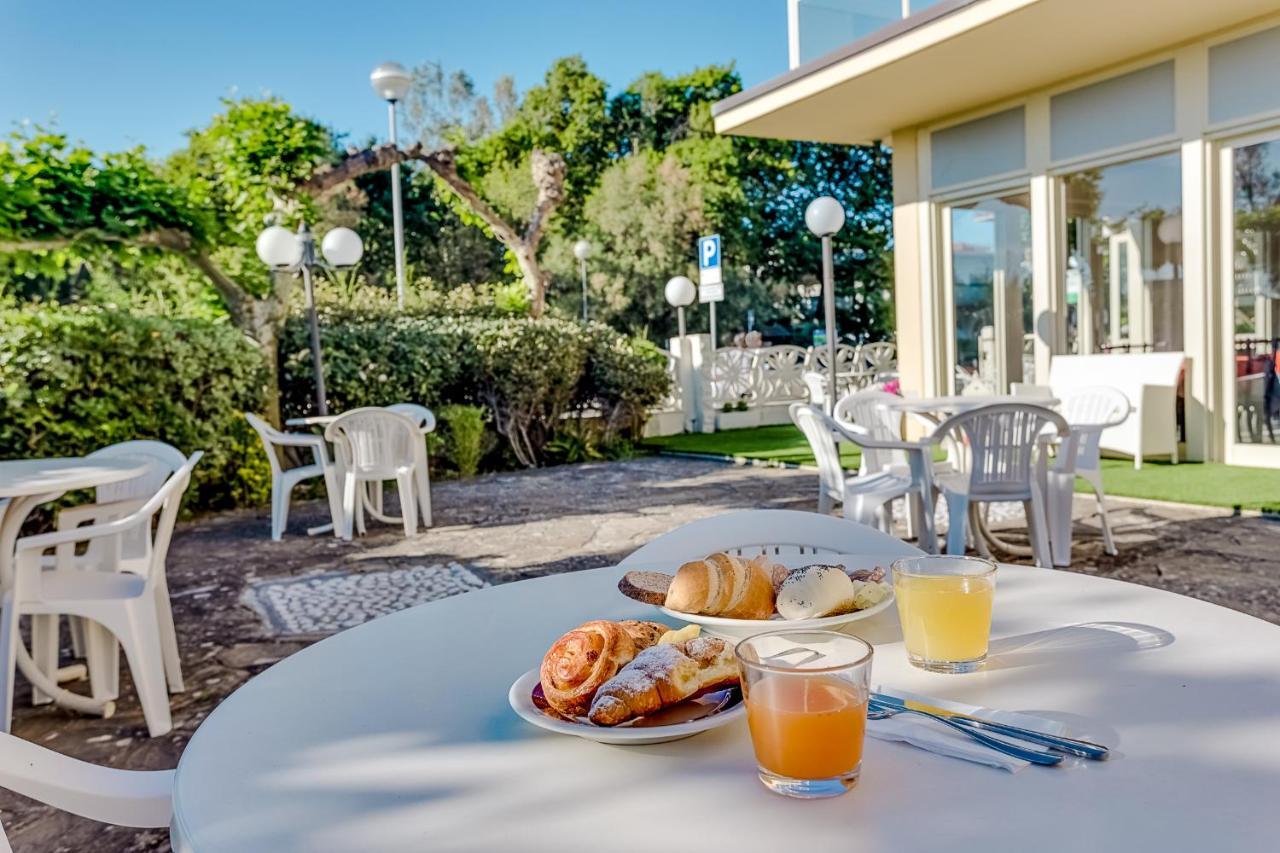 Hotel Buenos Aires Cervia Exterior photo